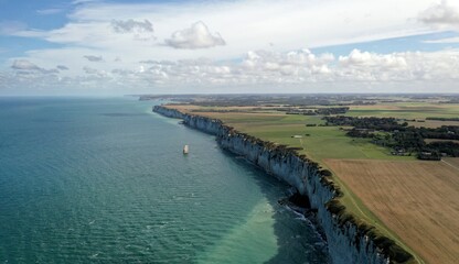 Falaise d'Etretat et aiguille creuse vue aérienne
