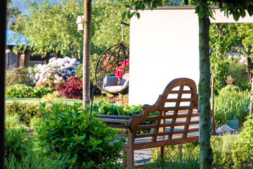 Ławeczka w ogrodzie  © Beenis