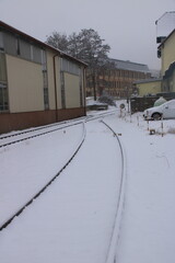 Blick Richtung Zufahrt der stillgelegten Strohgäubahn im Bahnhof Weissach