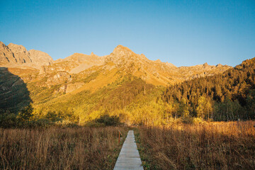 Fototapeta premium path to the mountains
