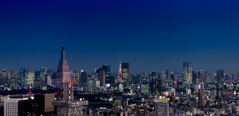 夜の東京　ビル群　都市景観