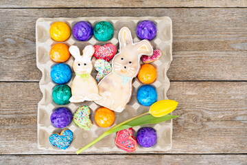 Frohe Ostern. Bunte Osternester zum Fest. 