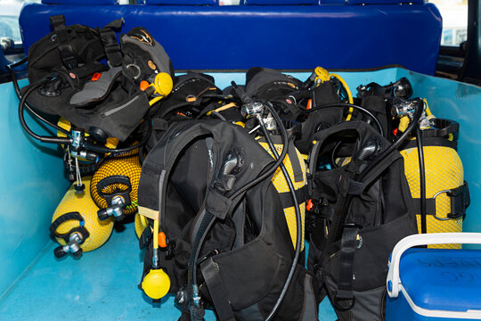 Equipos de buceo preparados.