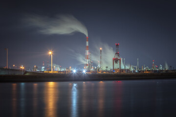 Fototapeta premium 三重県 四日市工場夜景 いなばポートライン橋脚下