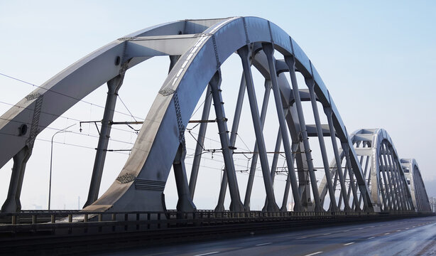 Darnitsky bridge in the city of Kiev