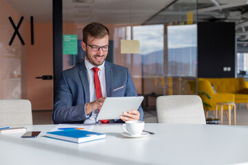 Obraz na płótnie Canvas Businessman working with digital tablet at the office.