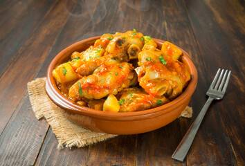 Manos de cerdo en salsa