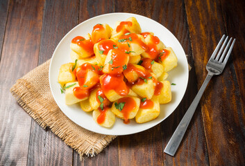 Tapa de patatas bravas