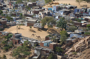 Obraz premium Vista de un barrio en las afueras de Jaipur, Rajastán, India