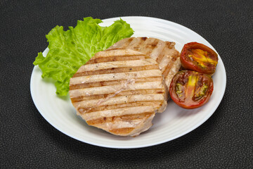 Grilled tuna steak with kumato