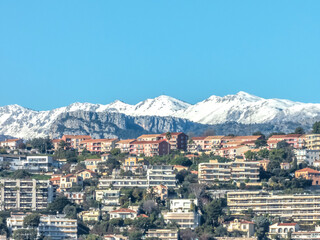 Obraz premium Nice et son arrière pays enneigé