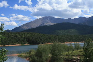 Fototapeta na wymiar lake and mountain
