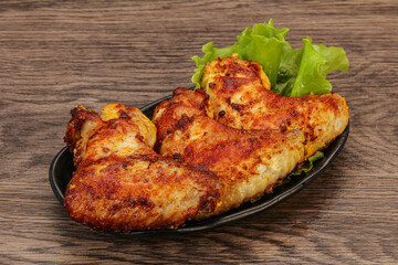 Roasted chicken wings with spices