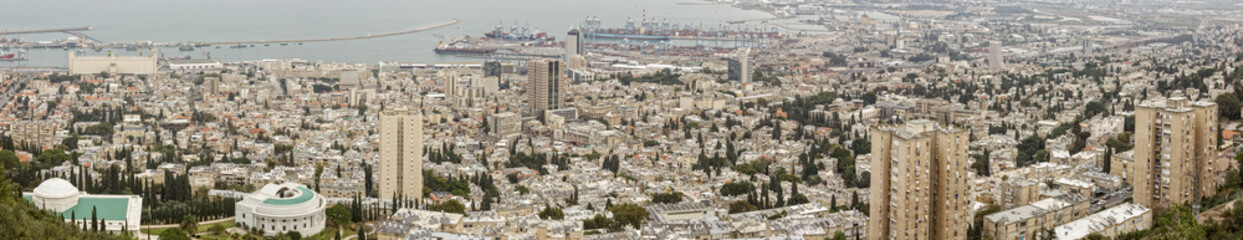 Fototapeta na wymiar Panoramic view from Mount Carmel to cityscape in Haifa, Israel.