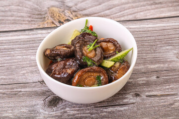 Marinated shiitake mushrooms with herbs