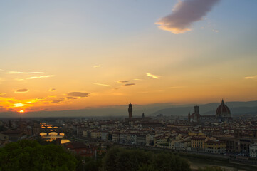 Fototapeta na wymiar Panorama von Florenz mit Sonnenuntergang vom Piazzale Michelangelo