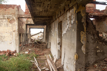 Fototapeta na wymiar Ruinas de construcción abandonada en Epecuen, Buenos Aires.