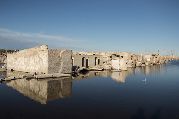 Lago en ruinas de Epecuen, Buenos Aires.