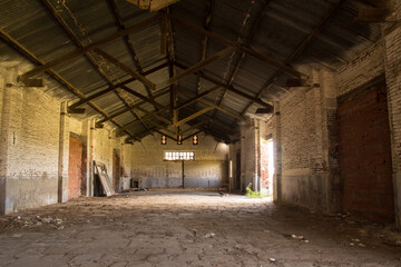 Interior de garita de ferrocarril abandonada