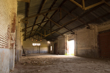 Interior de garita de ferrocarril abandonada