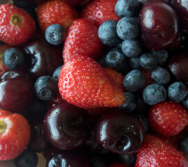Frutos rojos (frutillas, arándanos y cerezas)
