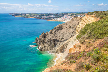 Naklejka na ściany i meble Algarve Portugal Landschaft und Kalksteinfelsen