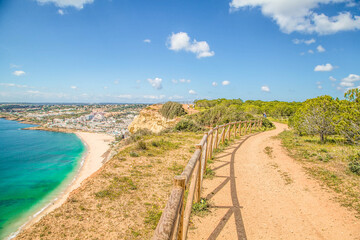 Algarve Portugal Landschaft und Kalksteinfelsen