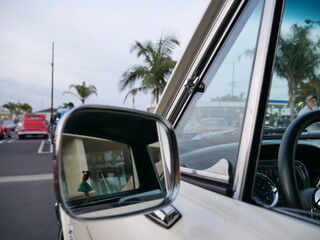 hula girl in car mirror