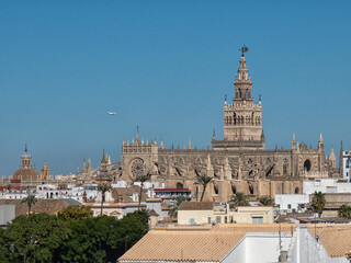 Naklejka premium Sevilla giralda catedral torre del oro desde azotea de Triana