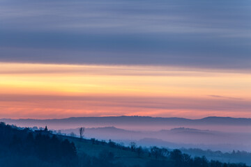 Vertougit (Corrèze, France) - Lever de soleil sur la vallée de la Vézère