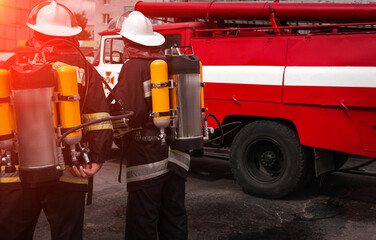  firefighter extinguishes the fire with smoke.