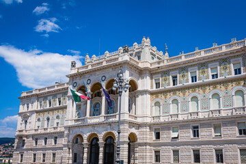 Fototapeta na wymiar イタリア　トリエステの政府の館