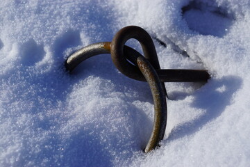 rust, isolated, white, animal, snow, nature, winter, old, key, ring, metal, black, brown, water, cold, close-up, new zealand, wildlife, chains