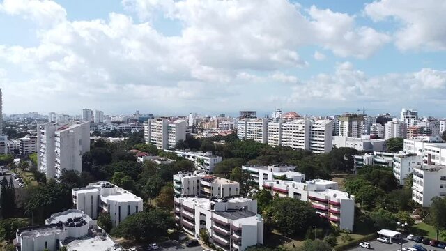 toma aerea de drone de la cuidad, horizonte, paisaje urbano, cuidad santo domingo, edificios, panoramica, 