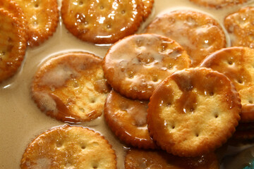 Dunk cheese crackers into hot drink