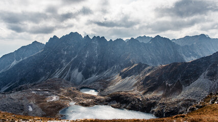 Panorama doliny ze stawami