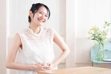 腹痛が治った女性
