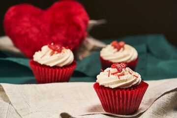  Strawberry cupcake for Valentine's Day gifts
