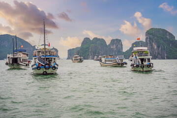 Fototapeta premium Cruise ships and islands in Halong Bay, Vietnam