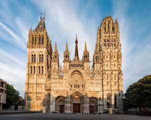 Cathedral of Notre-Dame de Rouen at sunset - obrazy, fototapety, plakaty