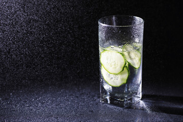 Cucumber water. Drinking water with fresh cucumber. Mineral water. Healthy, mineral-rich, refreshing water with cucumber.