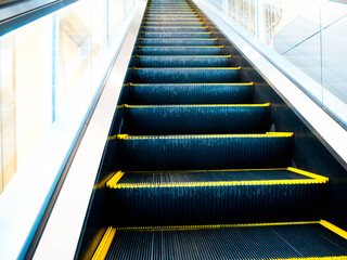 動く階段　エスカレーター