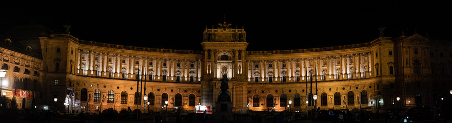 Fototapeta premium Hofburg in Wien in der Nacht