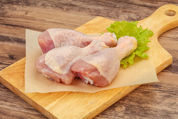 Raw chicken drumsticks for cooking