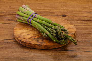 Vegan cuisine - Raw asparagus heap