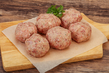 Raw turkey meatball for cooking