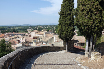 Blick vom Kalvarienberg zur Altstadt von Malaucene, Provence