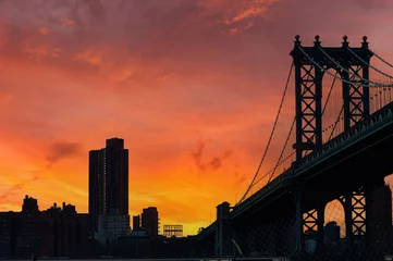 Fotobehang Manhattan Bridge and skyline silhouette view from Brooklyn at sunset © haveseen
