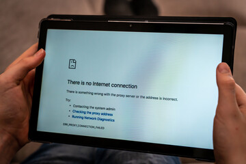 Hands holding tablet with no internet connection screen on the browser. Close up.