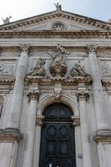 Fototapeta na wymiar facade and doors of the church Church of San Stae in Venice